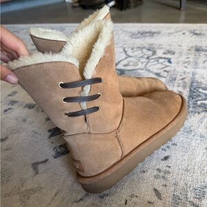 Cozy Tan Uggs Women's Boots